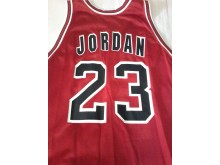 สำหรับผู้ที่ชิ่นชอบตำนาน NBA ไมเคิล จอร์แดน ชุดบาส Chicago Bull ของแท้ Made in USA รูปที่ 3