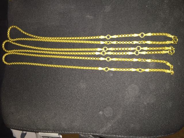 สร้อยคอทองเหลืองนํ้าหนักประมาณ 4 บาท สวมคอได้เลย ไม่ต้ องแกะตะขอ ทองเหลืองแท้ ถ้า  จะดูสินค้าเพิ่มเติมกดไปที่m2740638 ครับผม