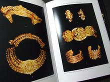 Khmer Gold .Gifts for the Gods ทองคำเขมร ของขวัญสำหรับเทพ ปกเเข็งขอบทอง 162 หน้า ปี 2008 รูปที่ 9