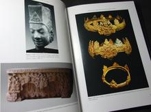 Khmer Gold .Gifts for the Gods ทองคำเขมร ของขวัญสำหรับเทพ ปกเเข็งขอบทอง 162 หน้า ปี 2008 รูปที่ 3
