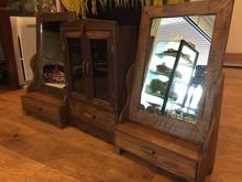 โต๊ะเครื่องแป้งกับตู้ยาไม้สักเก่า สวยงาม มาก งานละเอียด ถ้าจะดูสินค้าเพิ่มเติมกดไปที่ m2740638 รูปที่ 2