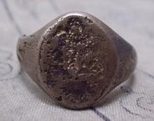 1257-แหวนลงถม รุ่นแรก หลวงพ่อทองคำ วัดถ้ำเชียงดาว จ.เชียงใหม่  สภาพใช้สึกมาก  ขนาดเส้นผ่าศูนย์กลางประมาณ  19  มม รูปที่ 2