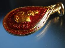 เหรียญหลวงพ่อทวดพิมพ์หยดน้ำเนื้อทองแดงลงยาเคลือบเรซิ่นสีแดงปี2522วัดช้างให้ รูปที่ 3
