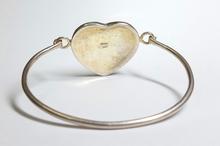 (4312) กำไลเงินลงยางานเก่า รูปหัวใจนกคู่ รูปที่ 2