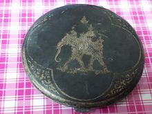 (1438) ตลับเเป้งเงินลงถมเก่า รูปที่ 6