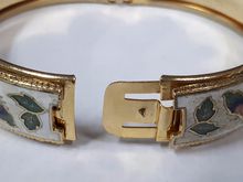 (5228) กำไลกังไสลงยาโบราณลายดอกไม้งานสวย รูปที่ 4