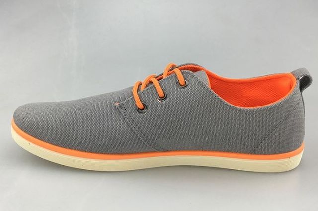รองเท้าผ้าใบ ผู้ชาย รองเท้าใส่เที่ยว รองเท้าหุ้มส้น ผ้าแคนวาส หรือ ผ้ายีนส์ สีเทา เชือกสีส้ม ได้อย่างลงตัว รองเท้าแบบ sport ใส่เที่ยว 594653