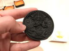 พระอภิปัญญา มหาเศรษฐี เนื้อผงขนาด 5.5 ซม. ไซด์ใหญ่สำหรับผู้ชาย ครบทั้ง 3 สี พร้อมลายเซ็นท่าน อ.เฉลิมชัย วัดร่องขุ่น White Temple รูปที่ 9