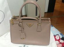 กระเป๋า Prada Saffiano Lux Double-Zip Tote Bag รูปที่ 2