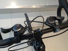 จักรยานเสือหมอบ ราคาประหยัด รถใหม่ ดีไซน์สวย  เกียร์ ชิมาโน 21 สปีด ดิสก์หน้าหลัง ปลดดุมได้ ขอบล้อทรงสูง  700c  ไซส์ 50  ยี่ห้อ  sunshin ken รูปที่ 8