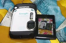 OLYMPUS 870 กันน้ำกันกระแทก ดำน้ำได้ลึก 15 เมตร กล้องหล่นระดับ 2 เมตรไม่เสีย ถ่าย VDO ได้มี Wi Fi และ GPS ในตัวกล้อง จอกางออกได้ รูปที่ 4