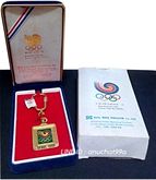DUO-SOV1  ชุดพวงกุญแจชุบทองคำ 24K และไฟแช็ก ที่ระลึก กีฬาโอลิมปิคที่กรุงโซล 1988(2531) เกาหลีใต้ ในกล่องเดิมๆทั้งคู่ สวยงาม รูปที่ 5