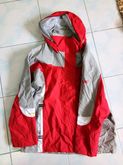 
The North Face Windbreaker Jacket
เสื้อผ้าร่มสีแดงเทา สีสด ปักอก มีสับในสวย รูปที่ 3