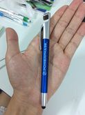 ปากกาสีน้ำเงินทัชกรีนและไฟฉายของ REVO ปากกาทัชสกรีนสีน้ำเงิน ปากกาสีดำ EPSON และ สีน้ำเงินอีก 2 แท่ง รวมทั้งหมด 5 แท่ง ตามรูป รูปที่ 7