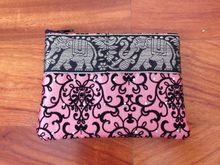 กระเป๋าสตางค์ลายช้างไทย สีชมพู รูปที่ 1