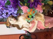ตุ๊กตาเรซิ่นหญิงสาวอุ้มช่อผลไม้ สไตล์วินเทจ Beautiful vintage-style resin female figurines รูปที่ 2
