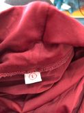 เสื้อ คอเต่าสีแดง ยี่ห้อUNIQLO สีสวยค่ะ รูปที่ 5