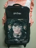 ขายกระเป๋าล้อลากขนาดเล็ก Harry Potter ซื้อจากห้าง ซื้อมา 2,990 บาท
ขายต่อ 700 บาท ครับ  รูปที่ 1