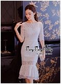 Luxurious White Embroidered Lace Dress   เดรสผ้าลูกไม้สไตล์งานแบรนด์ค่ะ เนื้อผ้าลูกไม้ทั้งตัว งานสวยทรงเข้ารูป คอกลม แขนยาวศอก เข้ารูปช่วงเอ รูปที่ 1