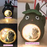 โคมไฟ Tototo ถือใบไม้ จากการ์ตูนดังสตูดิโอจิบลิ (ตัวใหญ่) พร้อมส่งใช้ถ่าน โคมไฟตั้งโต๊ะสว่าง โคมไฟโตโตโร่ด้านในน่ารักสุดๆ รูปที่ 1