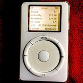 Vintage Apple iPod classic 2nd Generation White 10 GB พร้อมสาย FireWire และ Adapter Apple รูปที่ 2