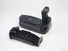 BATTERY GRIP สำหรับกล้อง CANON 60D ใส่ถ่านได้ 2 ก้อน ควบคุมกล้องกดชัดเตอร์ผ่านกริปได้ สภาพดีใช้งานปกติd รูปที่ 1