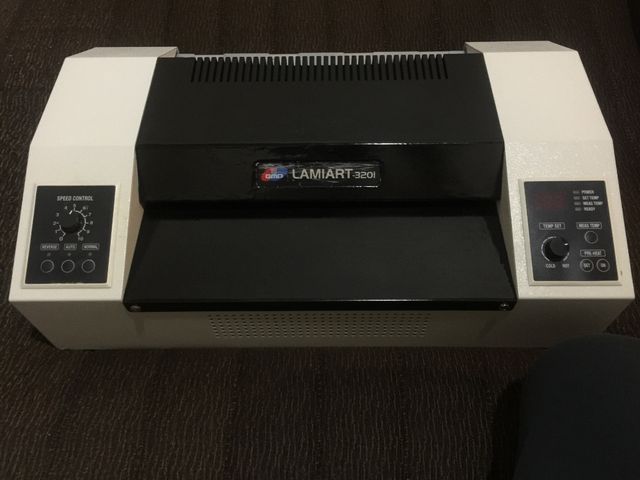 เครื่องเคลือบบัตร LAMIART 3201