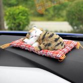 เครื่องประดับรถน่ารักจำลองนอนแมวตกแต่งรถยนต์ตุ๊กตาน่ารักลูกแมวตุ๊กตาของเล่นของขวัญเด็กอุปกรณ์เสริม รูปที่ 1