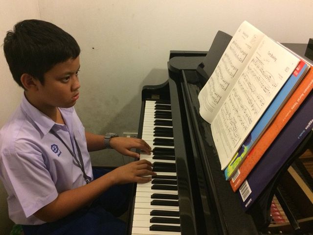 เรียนเปียโนกับครูหญิง ส่งสอบเกรด TRINITY ABRSM YAMAHA ติวสอบเข้าคณะดนตรี ส่งแข่ง เรียนเพื่อเสริมสร้างสมาธิ ฝึกคิดวิเคราะห์อย่างเป็นระบบ