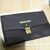 กระเป๋าหนังบริสโตน ของญี่ปุ่นอย่างดี ไว้เหน็บที่แขน มีเชือกหนังดึงออกมาถือแล้วแขวนได้ รูปที่ 1