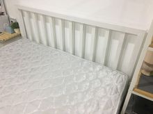 เตียงนอนเหล็กพร้อมที่นอนสปริง 5ฟุต สีขาวสวยๆครับ(จองแล้ว) รูปที่ 3