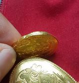 เหรียญพระแก้วมรกตตีปะด้วยแผ่นทองแท้พร้อมตลับทอง รูปที่ 5