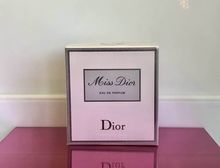Miss Dior Eau de Parfum 2017  🔺ขนาด 50 ml  Miss Dior เป็นน้ำหอมแนว Chypre – Floral รูปที่ 4