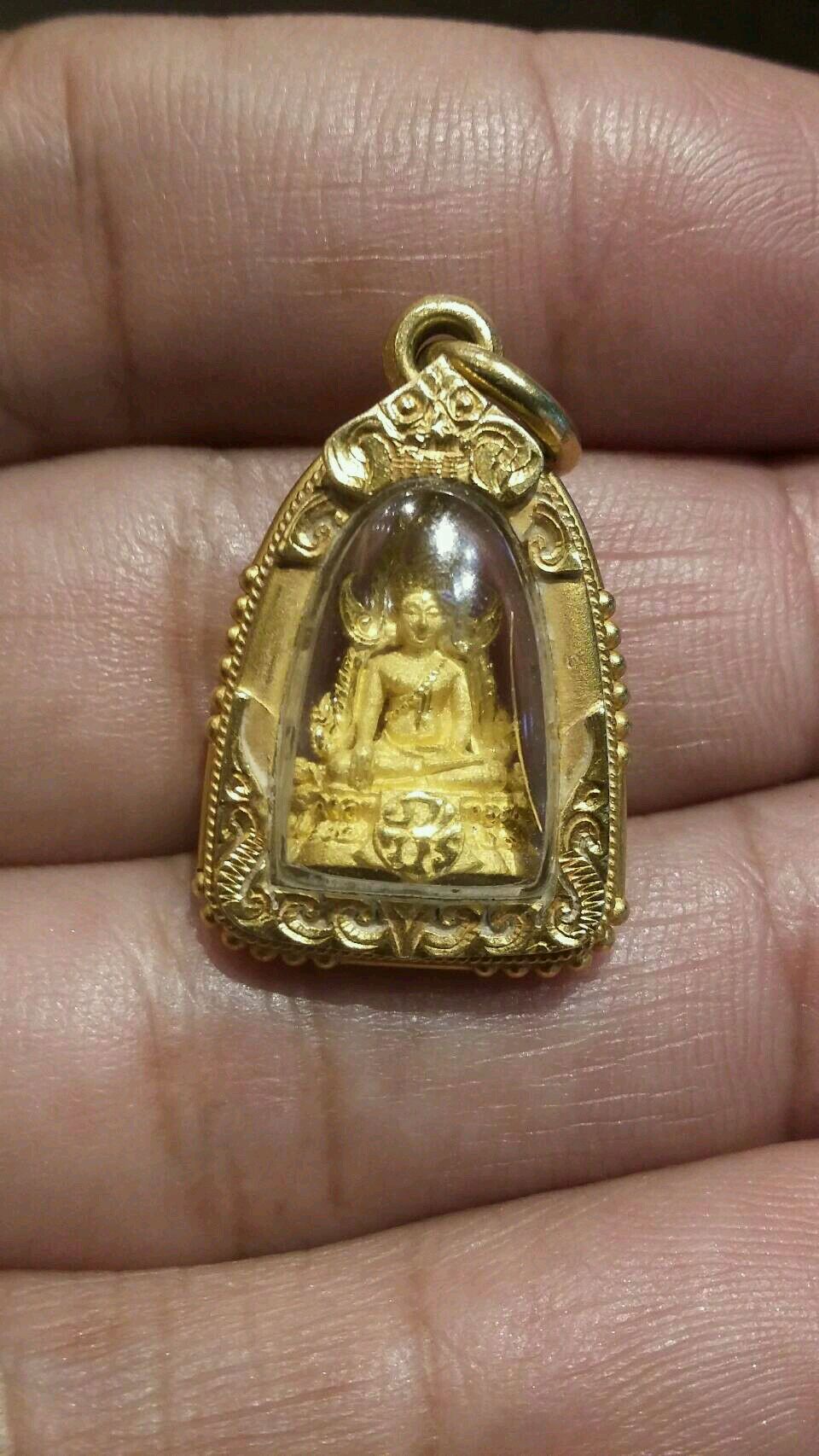 พระพุทธชินราช ภ.ป.ร. เนื้อทองคำ  รูปที่ 2