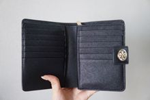 Used toru burch fold wallet แท้ รูปที่ 3