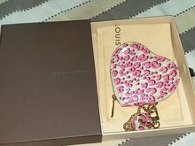 LV limited leopard heart-shape coin purse  รูปที่ 9