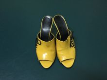 รองเท้าส้นสูง GUCCI MADE IN ITALY.หนังแก้ว สีเหลือง สวย โดดเด่น สภาพดี รูปที่ 3