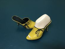 รองเท้าส้นสูง GUCCI MADE IN ITALY.หนังแก้ว สีเหลือง สวย โดดเด่น สภาพดี รูปที่ 2