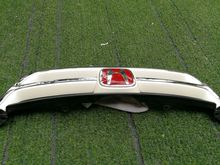 กระจัง​หน้า​ สีขาว​ Honda CRV​ 2010​ แท้​ Gen​ 3  MC​ wร้อม  H​ แดง รูปที่ 3