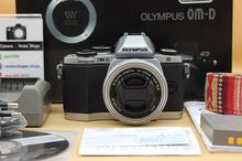 ขาย Olympus OMD EM10 Mark1 + 14-42mm.(สีเงิน) สภาพสวย ชัตเตอร์ 8,xxx รูป อดีตประกันศูนย์ อุปกรณ์ครบกล่อง รูปที่ 1