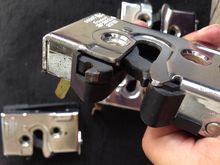 ชุดกลอนประตู 4 บาน ตรงรุ่นรถ Audi A80 4 ประตู ปี 92 95 เป็นอะไหล่เก่านอก สภาพสวยทุกอันครับ และกระเปาะเก็บลมเซ็นทรัลล็อค A80 มีทุกข้าง กับชุดสลิงสายดึงเปิดประตู รูปที่ 6