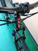 ใหม่ปี2019รถจักรยานเสือภูเขาTRINXรุ่นM136Eสีดำด้านแดงรถสวย รูปที่ 8