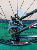 ใหม่ปี2019รถจักรยานเสือภูเขาTRINXรุ่นM136Eสีดำด้านแดงรถสวย รูปที่ 4