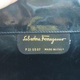 Ferragamo gancini chain shoulder bag black patent รูปที่ 7