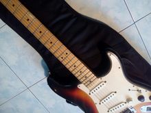 (ลดราคา) กีต้าร์ไฟฟ้า Fender Standard Stratocaster Mexico 2004 SSS สี SunBurst ลดพิเศษเหลือเพียง 13,000 รูปที่ 1