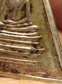 เหรียญสามเหลี่ยมเนื้อเงิน​ เหรียญหลวงพ่อพระใส​ วัดโพธิ์ชัย​ หนองคาย​ด้านหน้าเหรียญรูปหลวงพ่อพระใส​  บนพระแท่น​มีคำว่า​"พระใส" อยู่ฐานล่างพระ รูปที่ 5