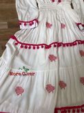 Maxi dress ปักลายดอกไม้สีชมพูหวาน แต่งตุ้มๆสีชมพู งานจั้มช่วงเอวเนื้อผ้านิ่มมาก ใส่ รูปที่ 5