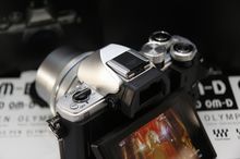 กล้อง Olympus OMD EM10 Mark II เลนส์ 2ตัว เลนส์14-42mm EZ และเลนส์มือหมุน สภาพสวย อดีตศูนย์ ประกัน 1 เดือน พร้อมอุปกรณ์ครบกล่อง รูปที่ 5