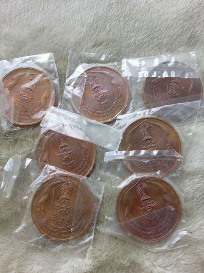 ทั้งหมด 7 เหรียญ 750 บาทรวมส่ง EMS 
เหรียญทองแดงบล็อกกษาปณ์ที่ระลึกงานฉลอง 100 ปีโรงเรียนพยาบาลผดุงครรภ์และอนามัยศิริราช คณะพยาบาลศาสตร์มหาว รูปที่ 2