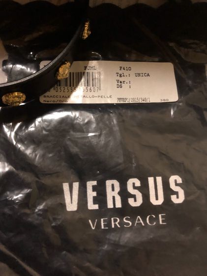 สร้อยข้อมือ Versus by Versace ใส่น้อย สภาพเหมือนใหม่ พร้อมส่งต่อ รูปที่ 6